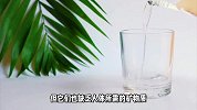 喝水越多，排出尿酸会越多吗？医生：痛风患者，饮水远离这些误区