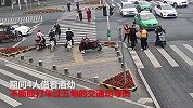 4男同骑一辆电动车被拦下 竟殴打5旬劝导员