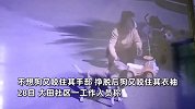 女子带娃散步遭恶犬攻击，孩子后脖颈遭撕咬，女子制止被两次反咬