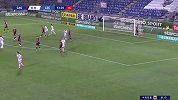 下半场补时第4分钟莱切球员马耶尔射门 - 打偏