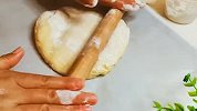 纯手工披萨这样做，无技巧无难度，比买的还好吃，馅料足又营养
