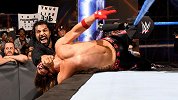 WWE-17年-SD第950期：单打赛AJ斯泰尔斯VS-辛格兄弟-全场