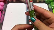 粉红色彩妆VS绿色彩妆：小珠子、小零件等混合，无硼砂，美美哒