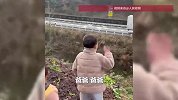 俩娃蹲守高速桥上大声呼喊，开货车的父亲听到后“滴滴”回应