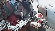 家属称闷死老人保姆作案前工作认真 事发时刚工作8天