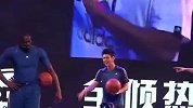 篮球-15年-胯下运球大比拼 柯震东完爆霍华德-花絮