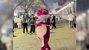 盘点网红青蛙街边奇遇记