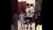 中超-冯潇霆又拉上女儿演双簧 国足队长上演“精神分裂版”亲子朗读-专题