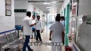 女子腹胀独自骑车就医，做检查时突然破水生下男婴：整个人是懵的