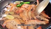 快过年了，年夜饭少不了这道白灼虾，这才是大虾肉质鲜嫩的关键点