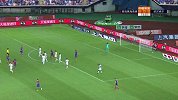 王栋主罚角球开向禁区 高翔外围射门高射炮