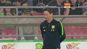 国安反击3人连线造杀机 巴顿包夹下强行施射被扑
