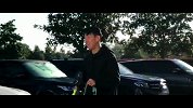 孙兴慜归来！停车场就开始秀金牌 免兵役后乐开花：我回家了