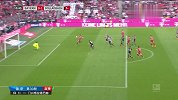 蒂亚戈禁区弧顶做饼 穆勒单刀垫射偏出懊恼不已