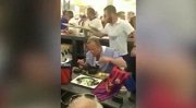 西甲-1718赛季-法国市长:巴萨能逆转我就吃老鼠..结果只能愿赌服输-专题
