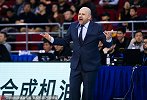 不满球队篮板表现！北京主帅雅尼斯暂停期间怒吼
