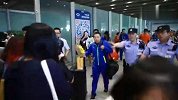 乒乓球-17年-国乒世预赛夺4金满载而归 粉丝机场迎接场面火爆!-专题