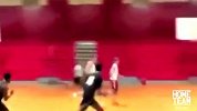 街球-特雷尔残暴平筐隔扣 霸气虐筐对手倒地不起-花絮
