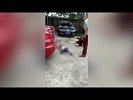 8岁女孩正在玩耍，遭父亲开车碾死