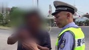 货车顶着轿车开800米吓傻小车女司机 恐怖监控曝光气炸众人