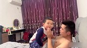 盘点父慈子孝搞笑瞬间_神操作层出不穷_坑爹家常便饭