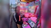 顾客买卤菜发现缺斤少两去理论，摊主理直气壮：你又没问我