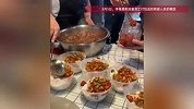 浏阳花炮厂爆炸救援现场：商家不计成本送炒粉水果，村民腾出堂屋供消防员休整