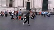 旅游-实拍当今西方街舞完整版，游人驻足观赏