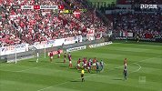 第15分钟杜塞尔多夫球员艾汉射门