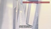 深夜酒店房门被刷开，陌生男子闯入床边！女子遭遇惊魂一幕，监控一查：前台帮开的门