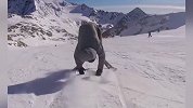 帅爆了！反向滑雪你见过么？ 外国小哥上演高难度表演