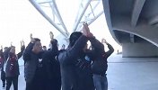 为了长春的荣誉！亚泰远征军两千人高歌抵达球场