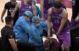 【PP体育在现场】希望没事！贾诚膝盖遭队友误伤 被抬离场外