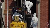 45具棺材停满意大利教堂 军车门口排长队等待转送遗体