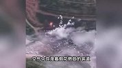 航拍湖南临澧烟花爆炸现场：仍有烟花燃放，有人焦急等待失联家属