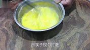 西葫芦和鸡蛋搭配在一起，鲜嫩脆爽，色香味俱全，地道的农家菜