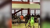 篮球-17年-师从欧文？詹姆斯大儿子比赛中险晃倒对手-专题