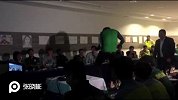 中超-15赛季-北京国安队内K歌 徐云龙深情款款张晓彬搞笑逗比-新闻