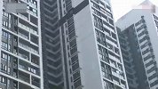 【广东】深夜窗外传来惨叫声 高楼外墙上竟吊着一男子