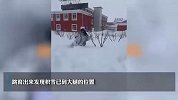 女护士积雪中爬行100米上班，当事人：患者需要会第一时间出现