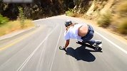 时速快过汽车！滑板速降也能玩成公路漂移
