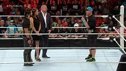 WWE-15年-RAW1155期：塞纳打断罗林斯说话 擂台与其对峙-花絮