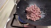 蒜苔炒牛肉好吃有诀窍，详细做法步骤都告诉你，比饭店炒的都好吃