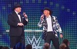 WWE-18年-杰瑞特与流浪狗一同演唱经典成名曲-花絮