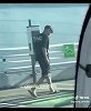 球迷偶遇佩德里与女友逛超市 并与球迷合影