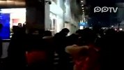 实拍iPhone4S内地上市果粉彻夜排队抢购