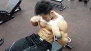 综合-15年-榴莲哥酷似周杰伦走红网络 健身狂人腹肌惹人眼-专题