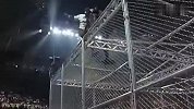 WWE-15年-WWE35个高空抛人瞬间 一对四暴击摔碎木桌-新闻
