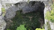 【广西】广西发现一世界级大型天坑群：19个天坑组成