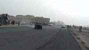 疯狂阿拉伯人又来了 公路上狂玩甩尾漂移